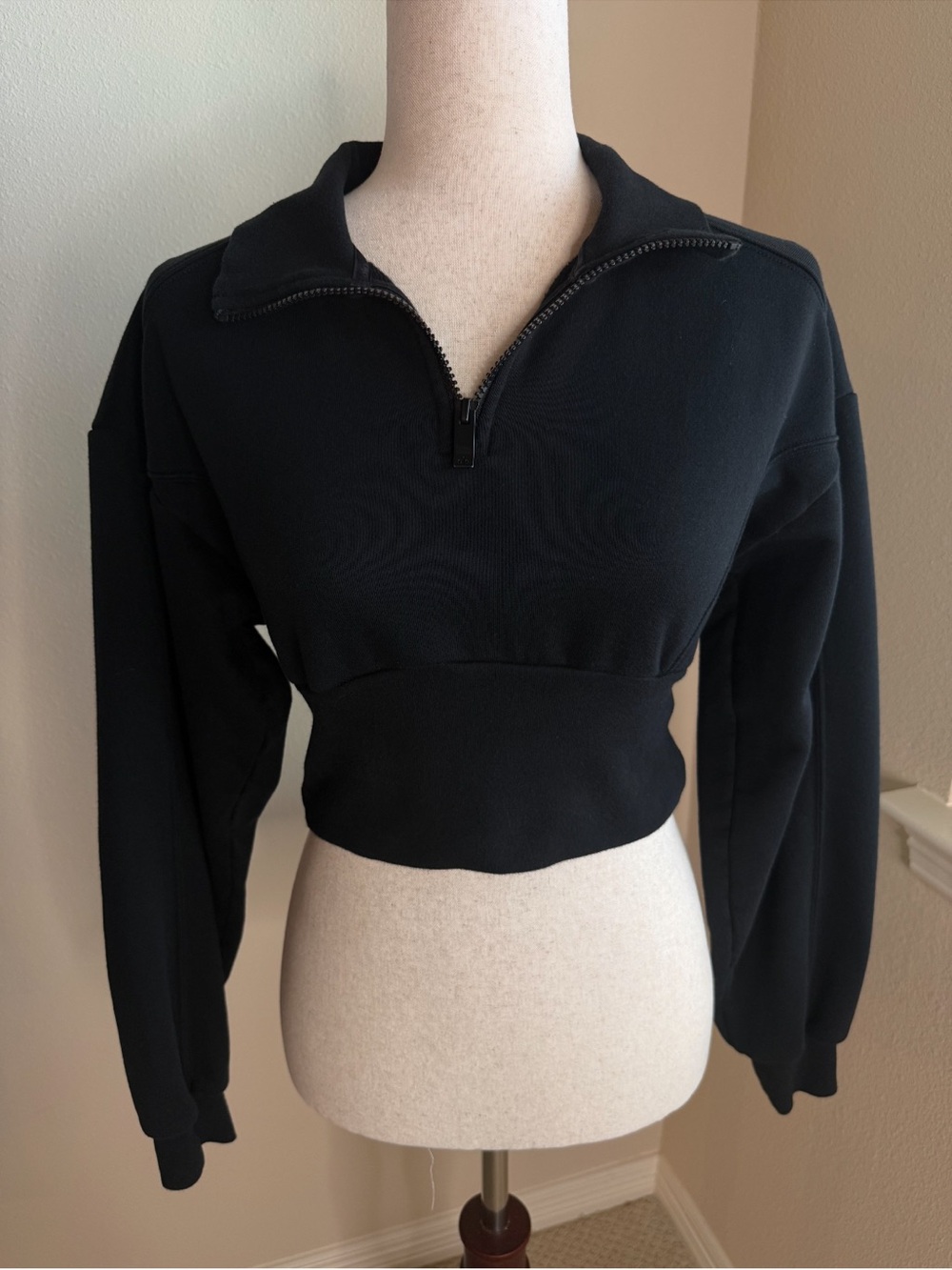 ALO Yoga Vixen Cropped Quarter Zip Sweatshirt Black SZ S
